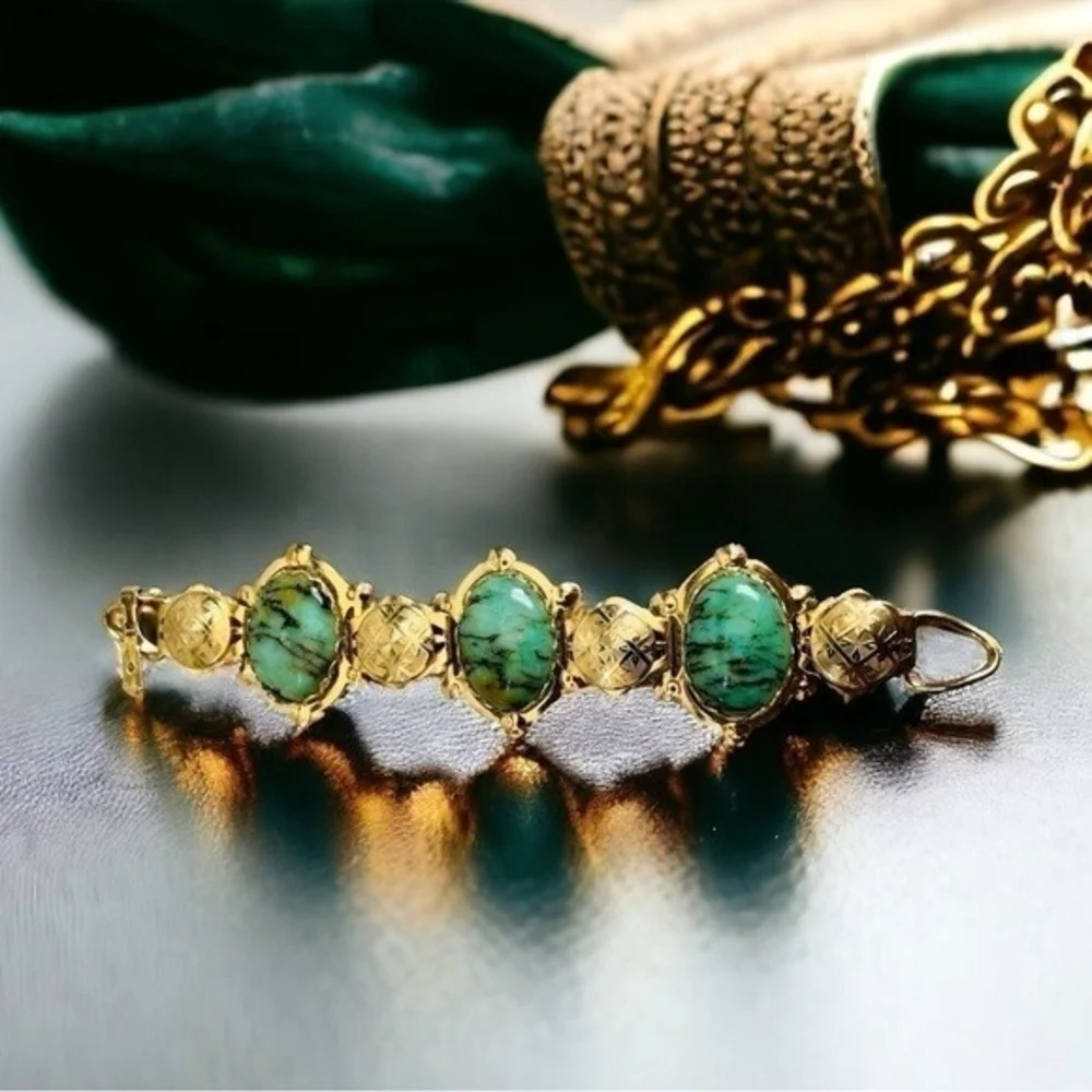 Vintage Turquoise Bracelet Green Oval Stone Gold Tone 7